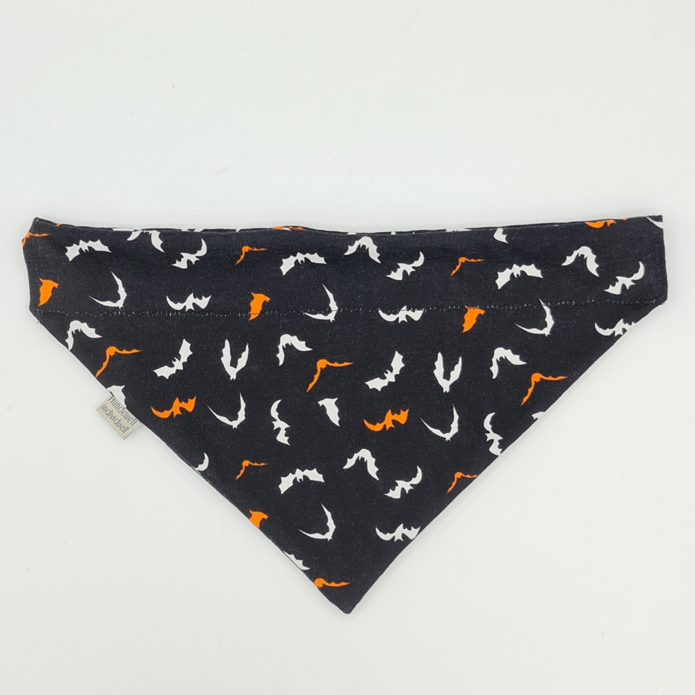 Halloween Halstuch für den Hund in schwarz mit orange / weißen Fledermäusen